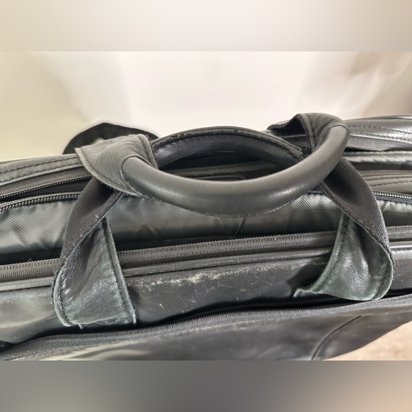 Briggs & Riley Black Leather bag - Picture 14 of 14